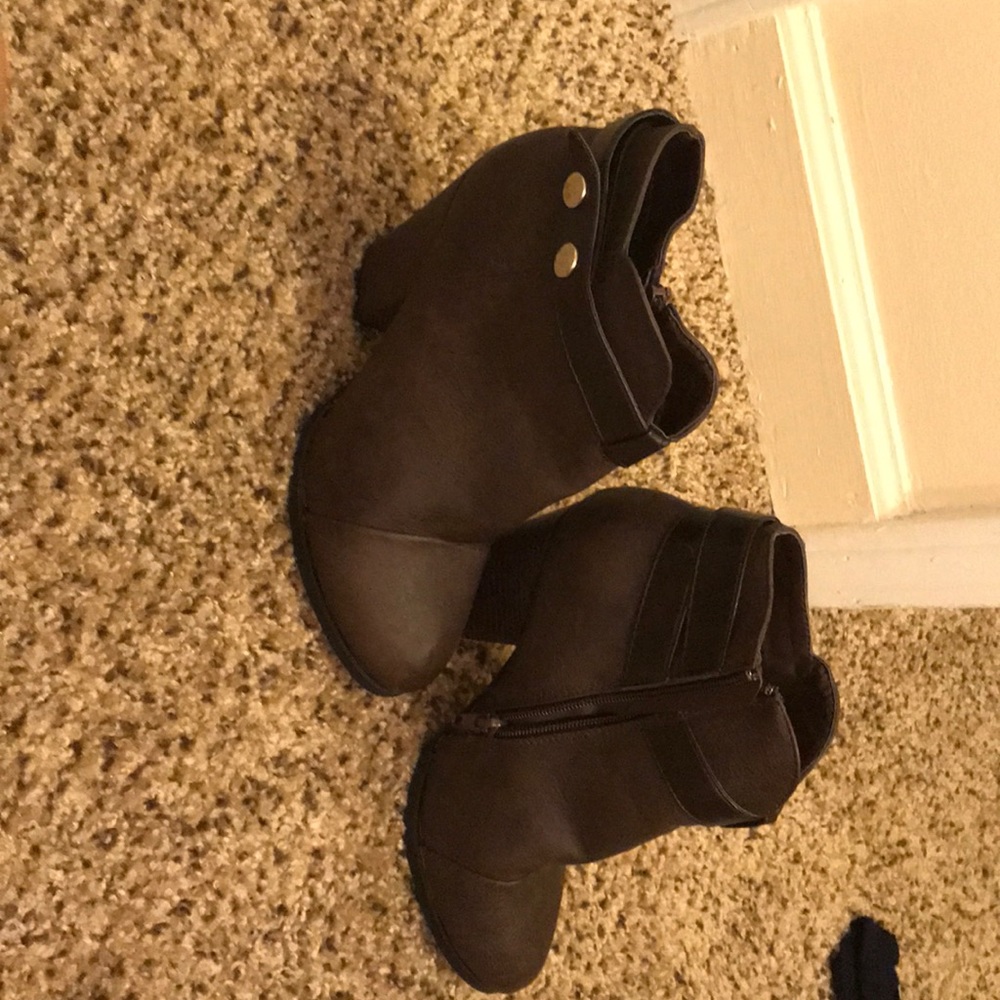 Heels - Picture 2 of 2